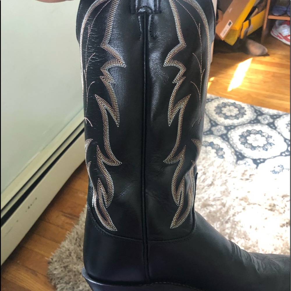 Men cowboy boots fits female size 9
